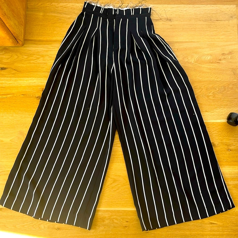 Kendall and Kylie high waist, wide leg plants - Navy Blue and White Stripe - M